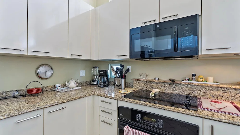 Crescent Siesta Key Charmer 3 Bedroom Condo by RedAwning