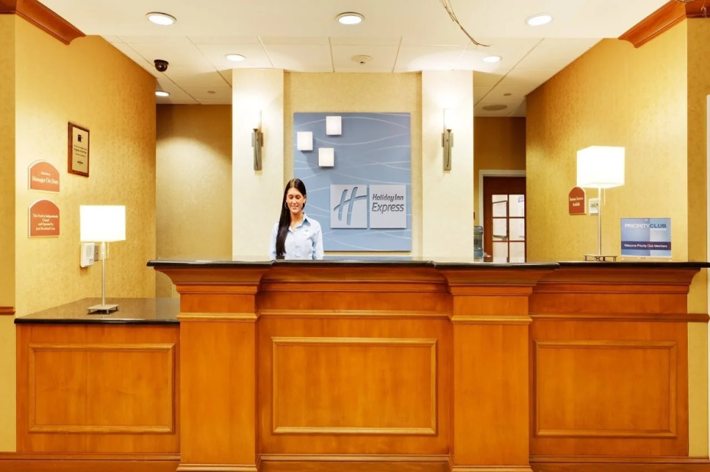 Holiday Inn Express & Suites Riverhead - Long Island by IHG