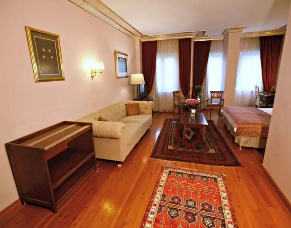 Seven Hills Boutique Hotel