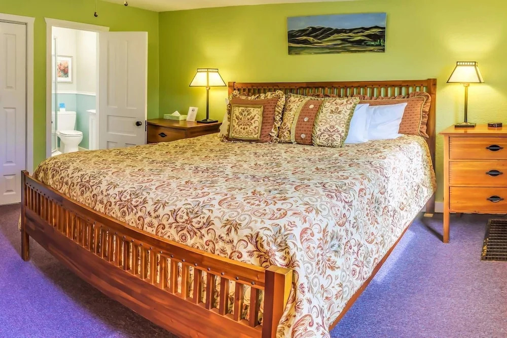 Blue Moon House ~ Just Five Blocks From Osf!