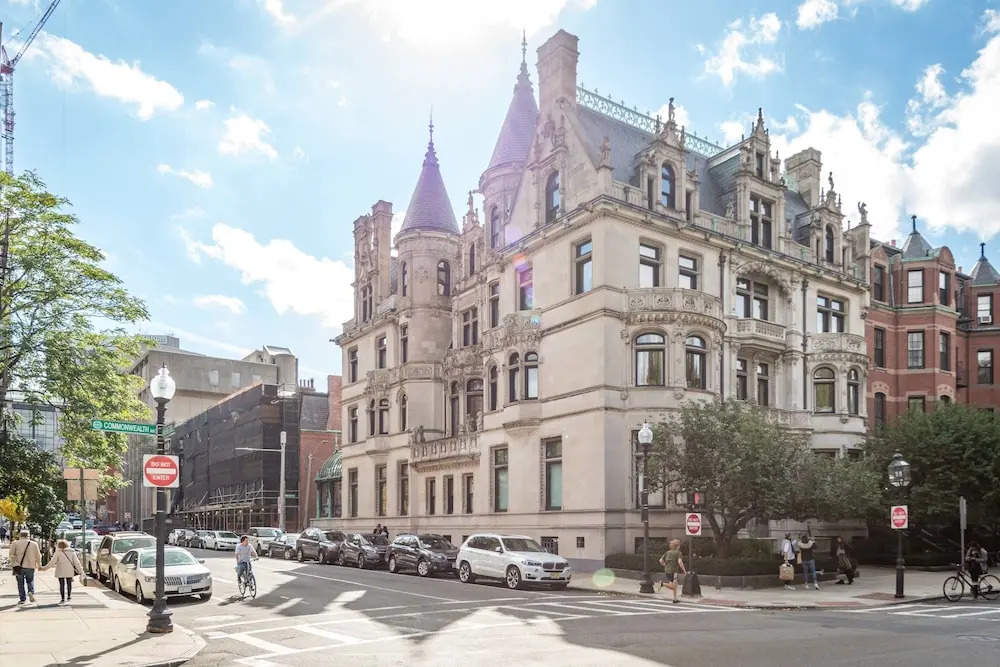 Pelicanstay in Boston Back Bay