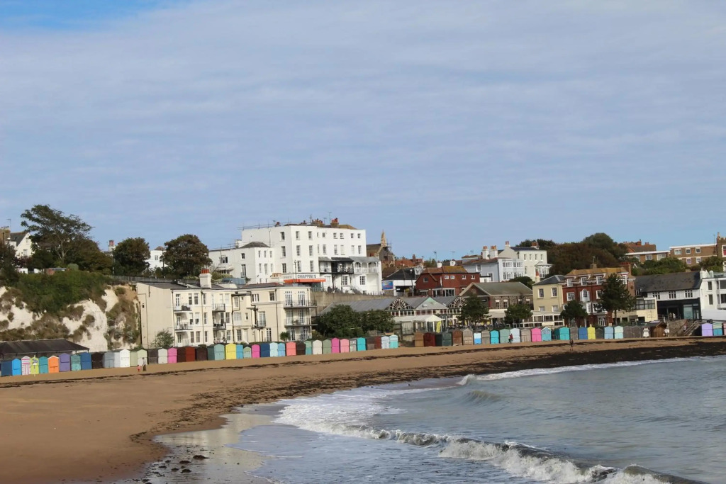 Sea Glimpses with garden, beachhut, parking