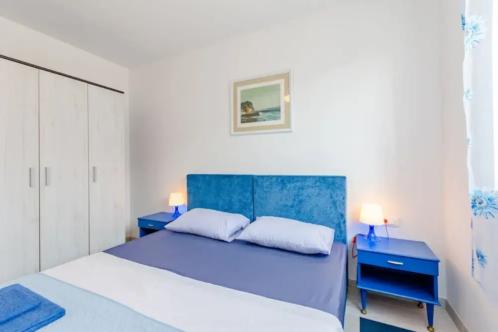 Apartment Karlo - Two Bedroom Apartment With Balcony