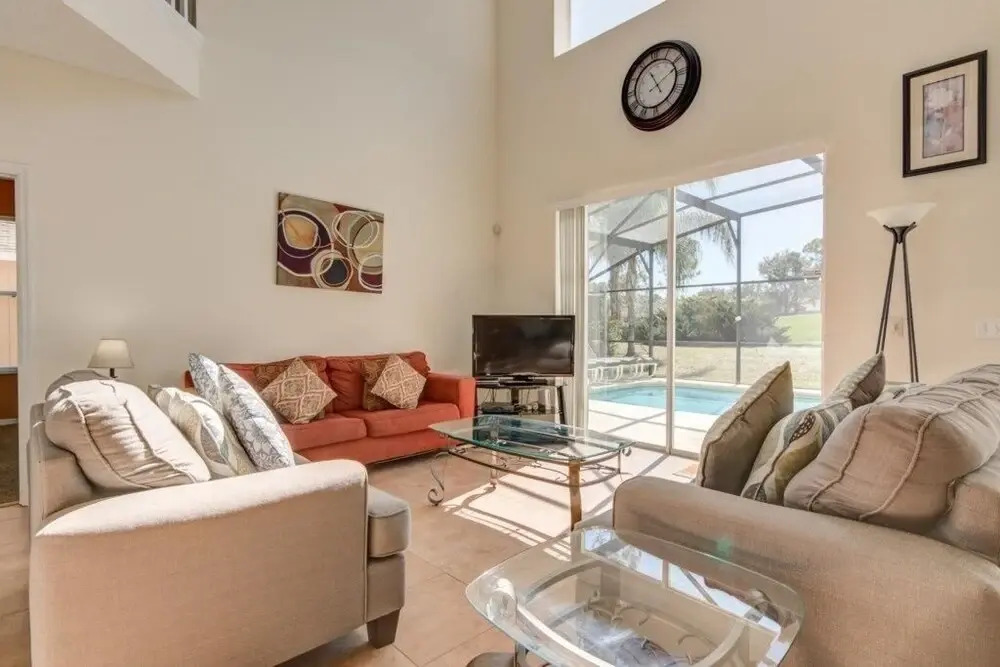 South Facing Pool & Game Room! 6 Bedroom Home by RedAwning