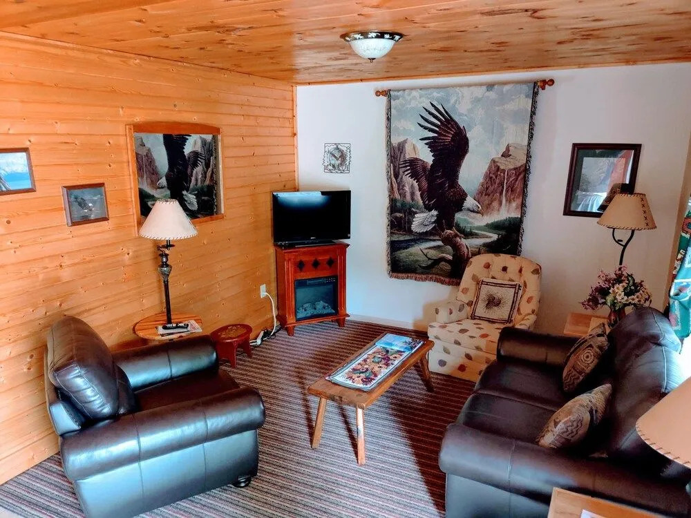 Smoky Falls Lodge