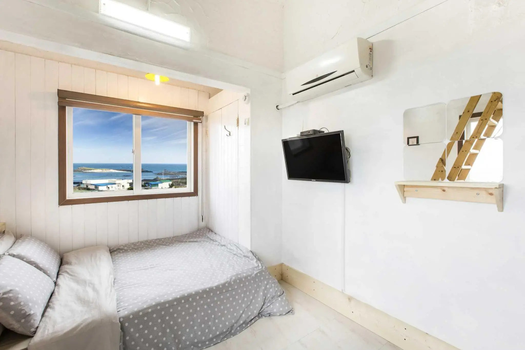 Gurembat House - Blue 103