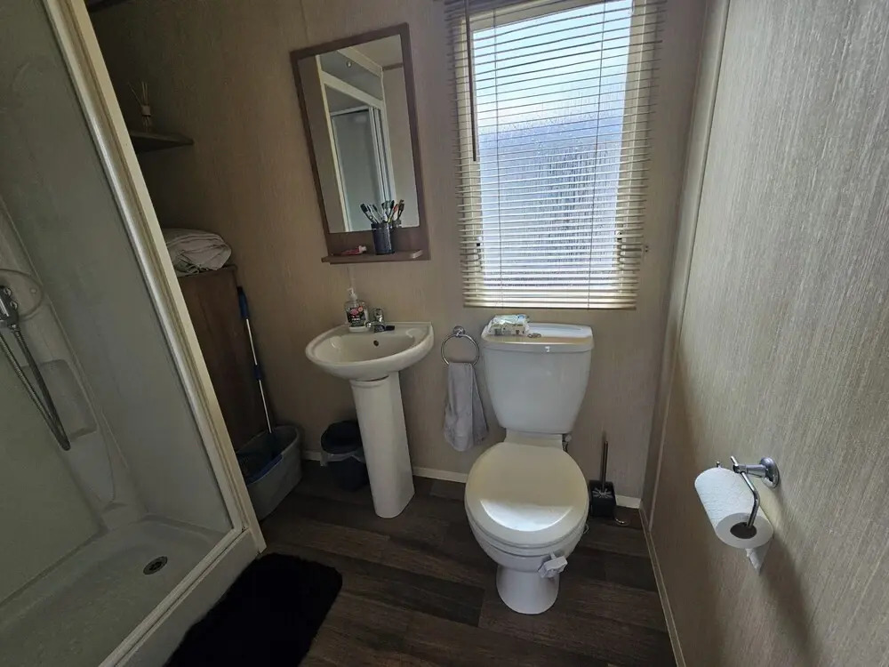 Ty Mawr Chalet Sleeps 6 With Fireplace