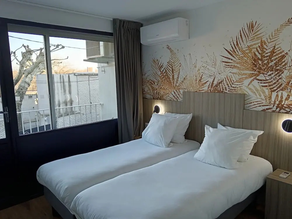 Cube Hotel