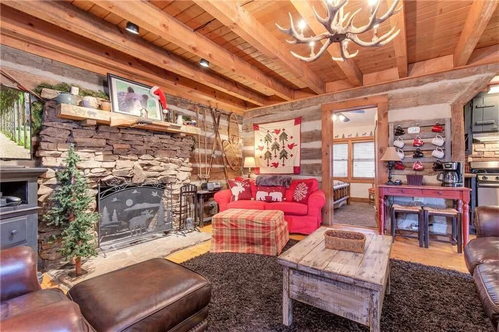 Blessed Beyond Measure, 2 Bedrooms, Hot Tub, WiFi, Pool Table, Sleeps 7