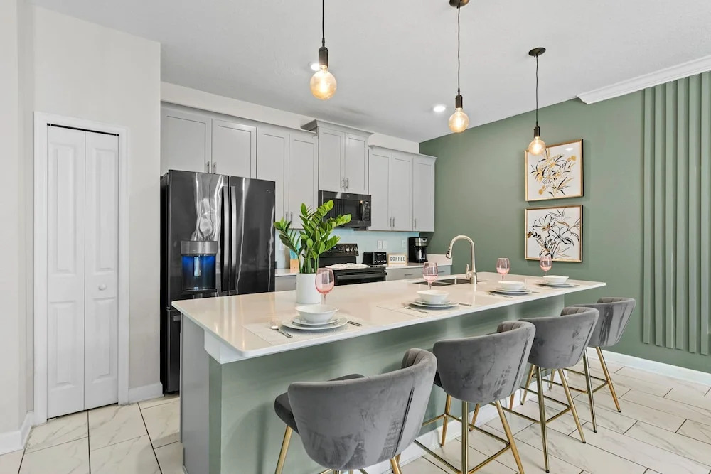 Chic 4BR Home With Mickey Star Wars Rooms