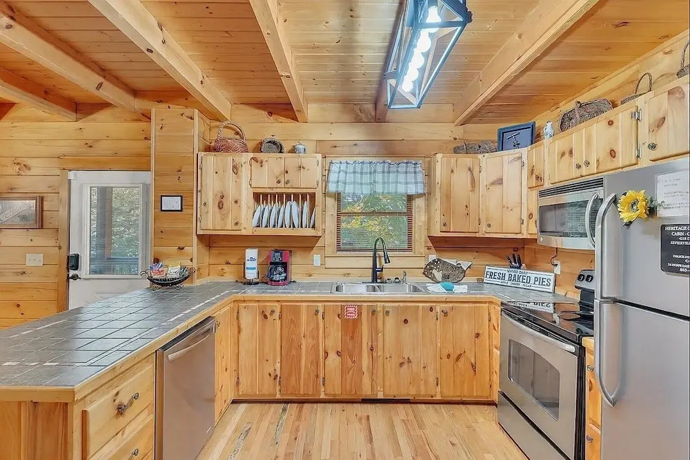 Chillin N Grillin 2 Bedroom Cabin