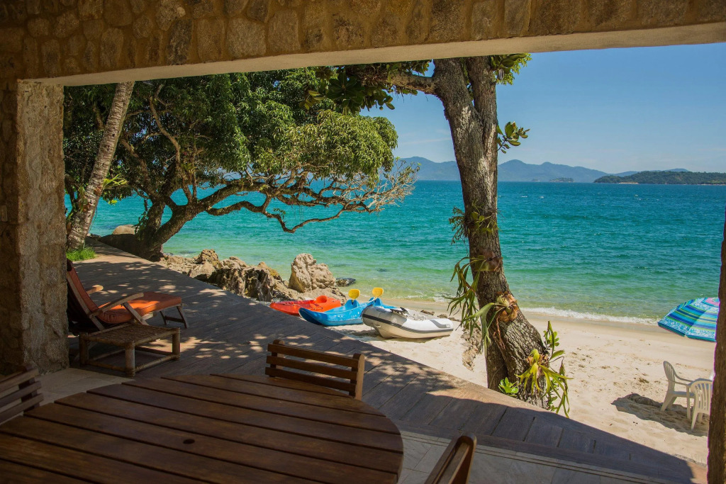 Linda Villa Com Praia Exclusiva, Nove Suítes Em Condomínio