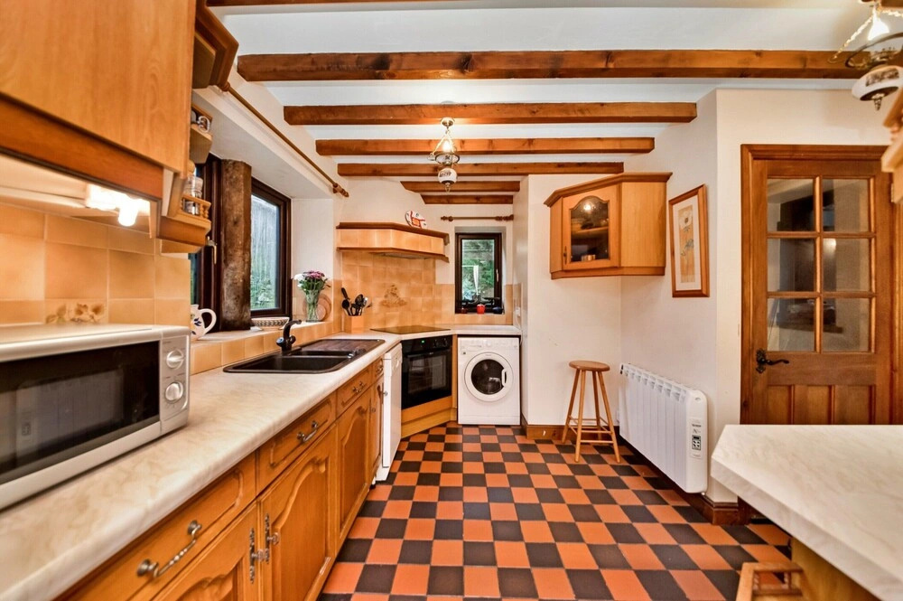 Cottage in Alstonefield Near Peak District Trails