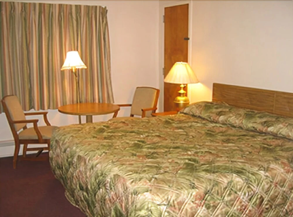 Utica Rest Inn