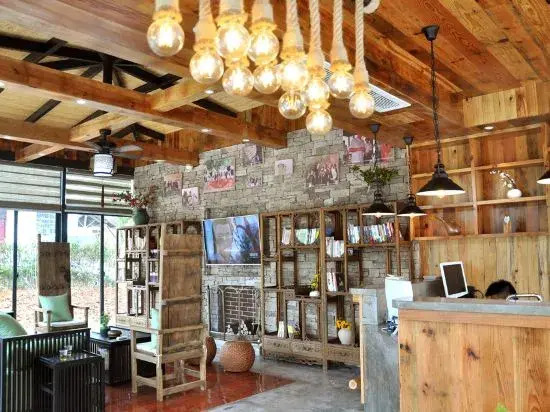 Sun Valley Expert Building