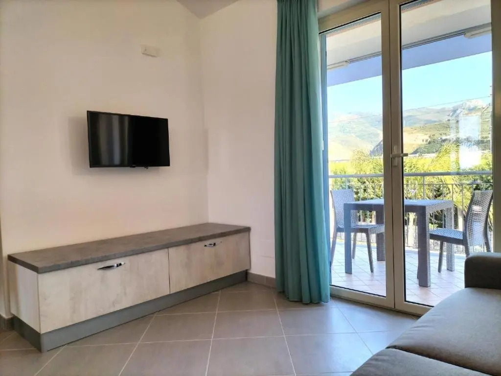 Icaro Apartments