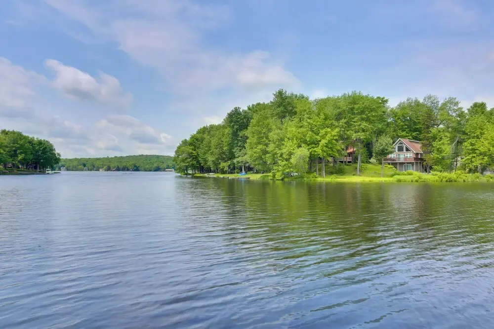 Walk to Beach: Pocono Lake Cabin w/ Pool Access!