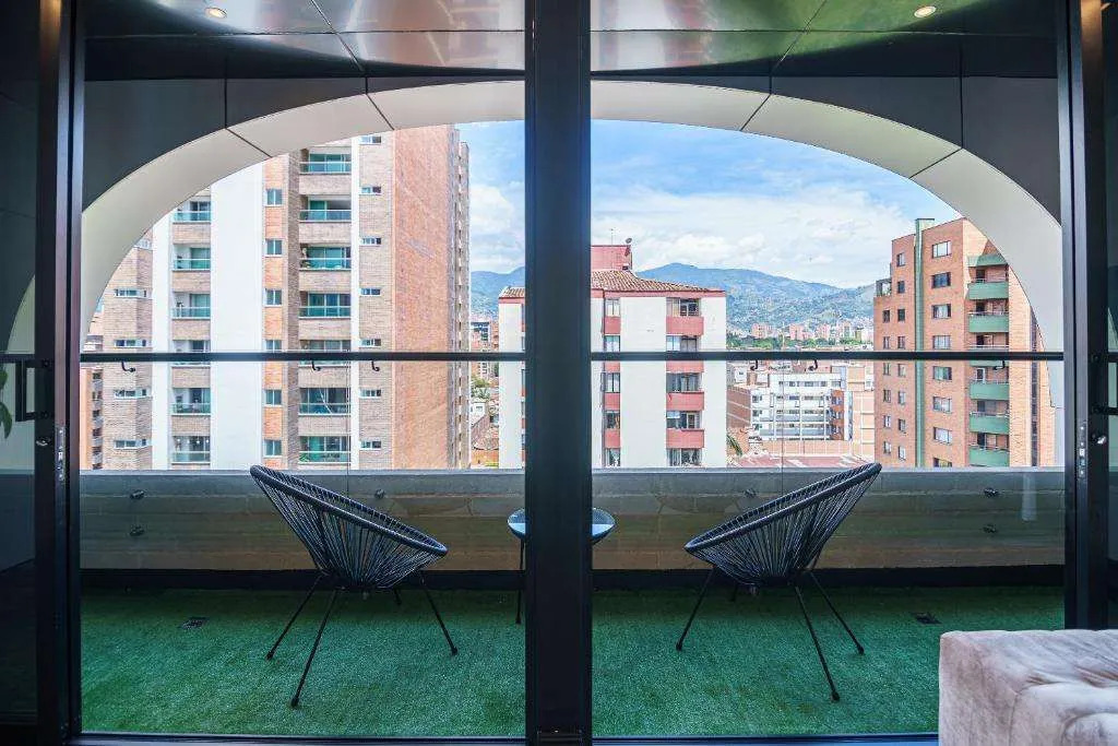 First Class Hotel