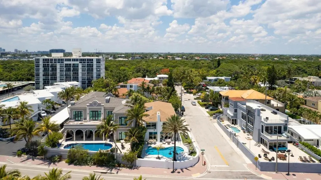 Sea Breeze by Avantstay Across From Fort Lauderdale Beach Pool Out Door Dining Fire pit