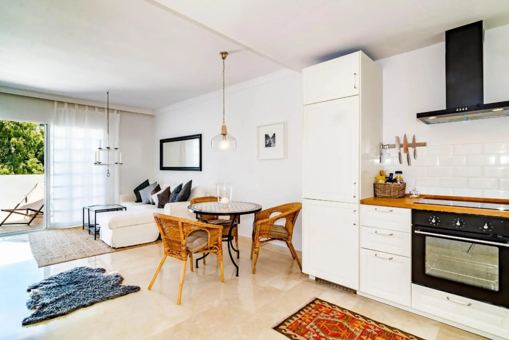 AP165 - Contemporary Scandinavian Style Apartment