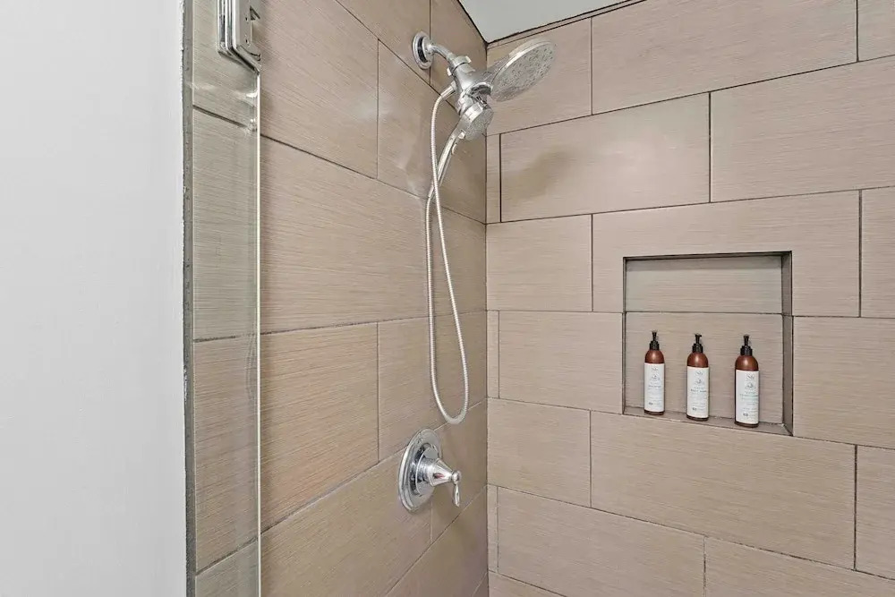 Aurora Oasis Stylish 4 BDR
