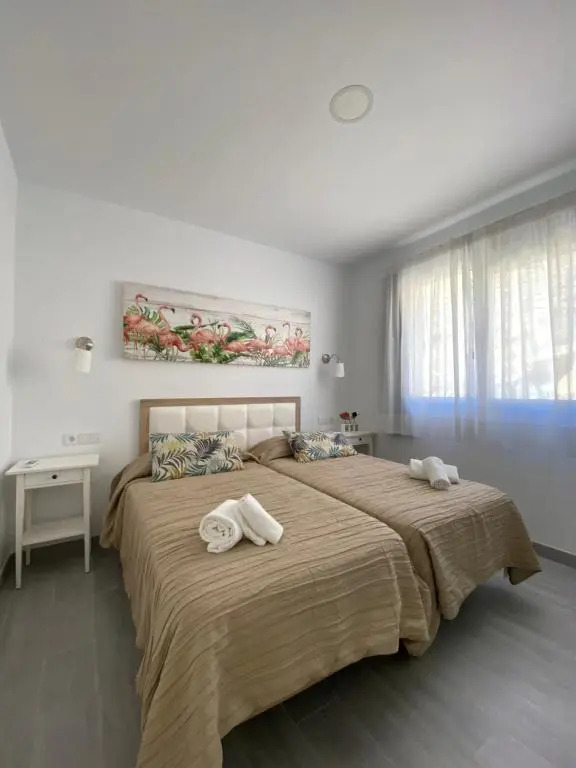 Billys Marina 360 with pool access