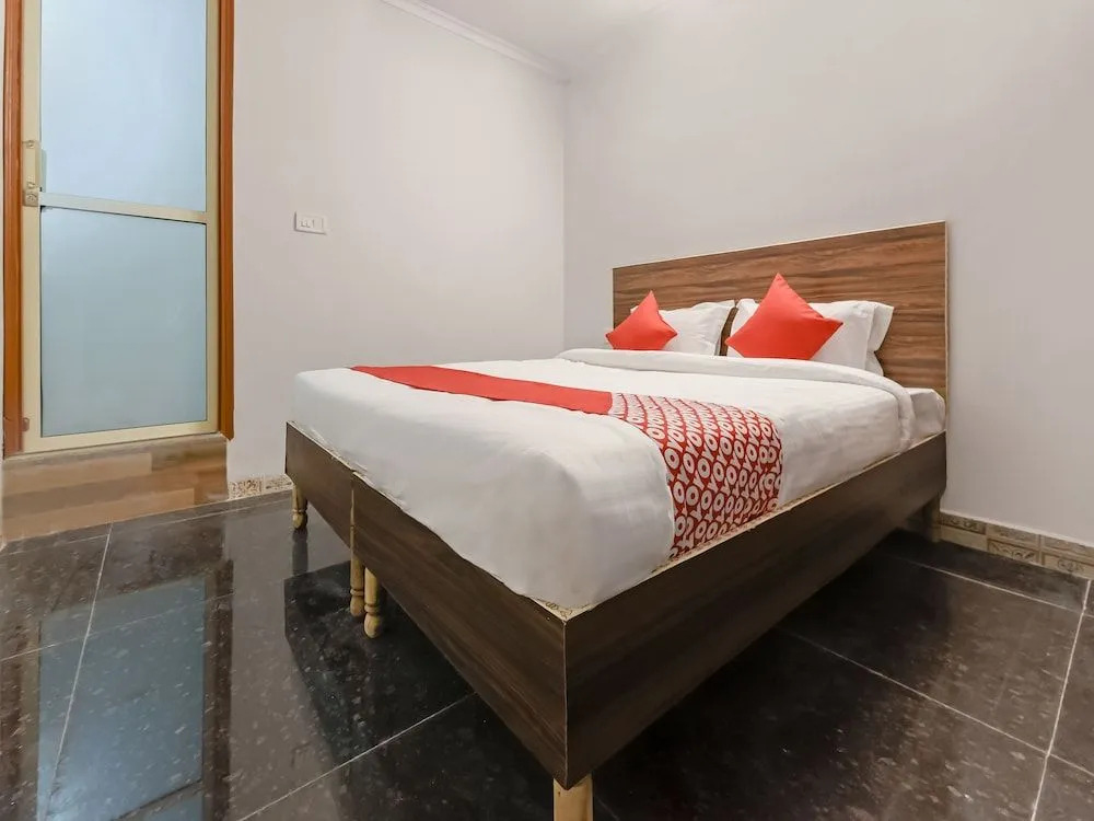 OYO 28395 Delight Inn