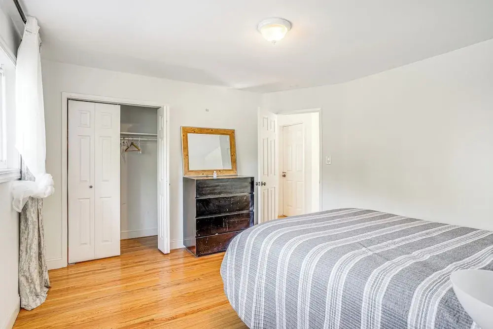 Charming Oakland Home w Fireplace & Deck