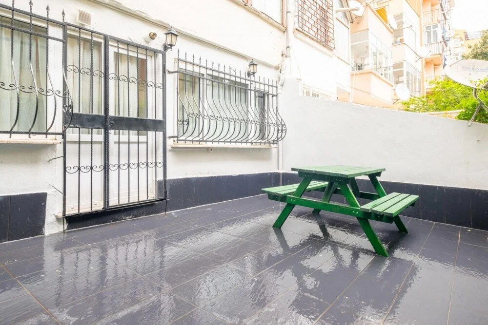 Home With Private Garden Close to Osmanbey Metro