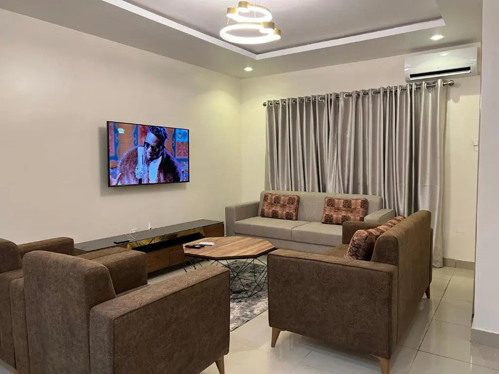 OEK Ensuite 2BED Top Floor flat Karsana Abuja