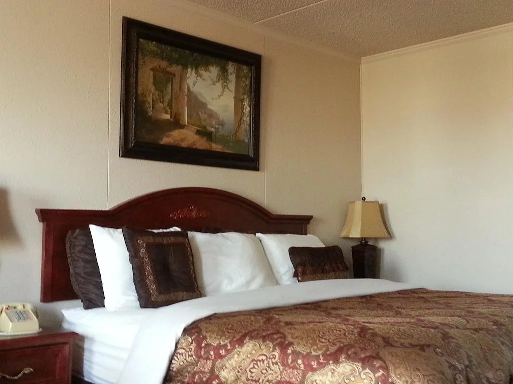 Branson Yellow Rose Inn and Suites