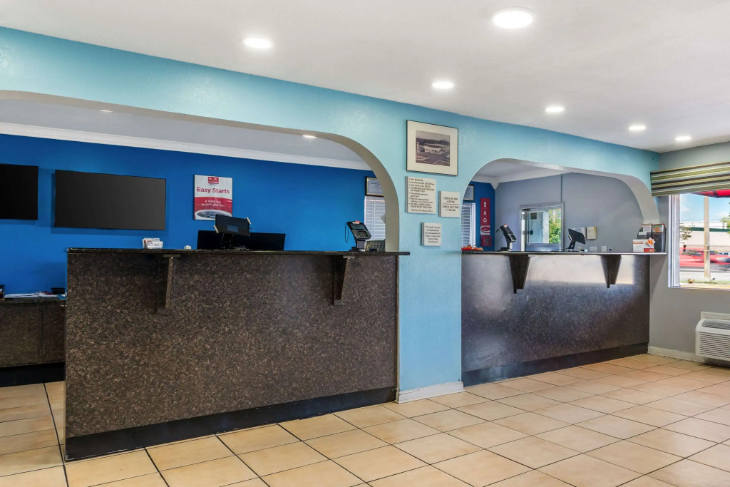 Econo Lodge Inn & Suites Virginia Beach - Norfolk