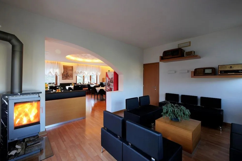 Albergo De March