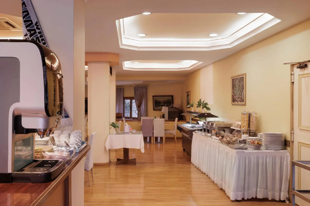 Louvre Hotel