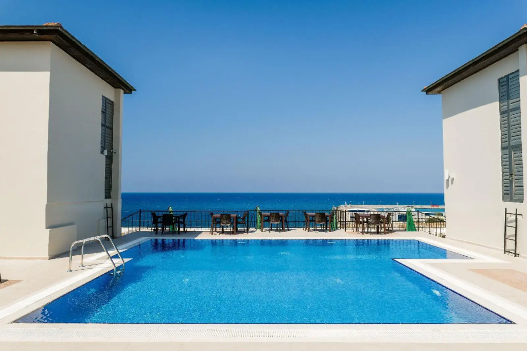 Olivia Palm Hotel
