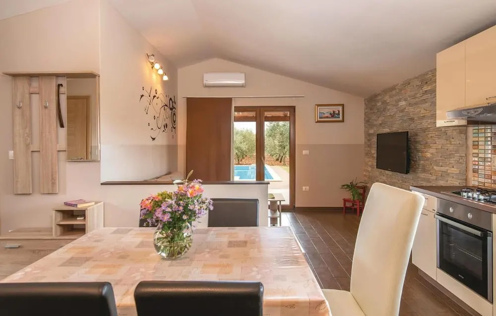 Awesome Home in Vodnjan With Wifi and 2 Bedrooms