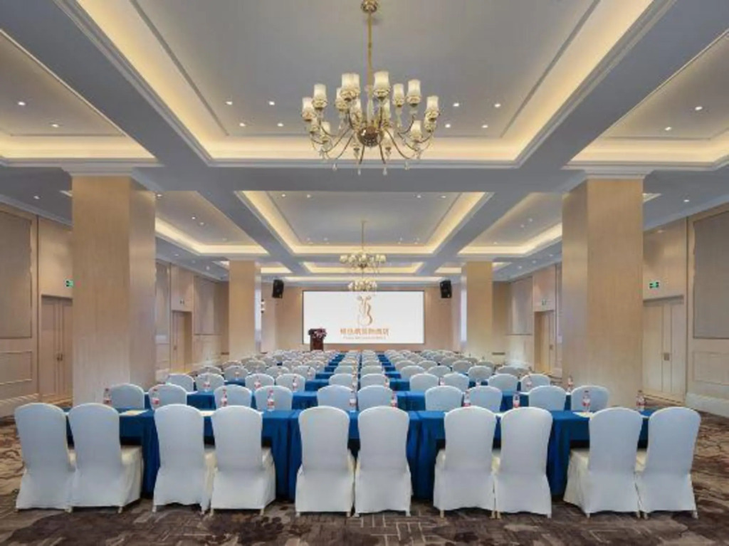 Vienna International Hotel (Luzhou High-speed Railway Station Southwest Trade City)