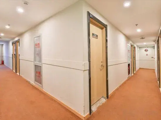 Super 8 Hotel (Beijing Daxing Qingyuan Road Subway Station)