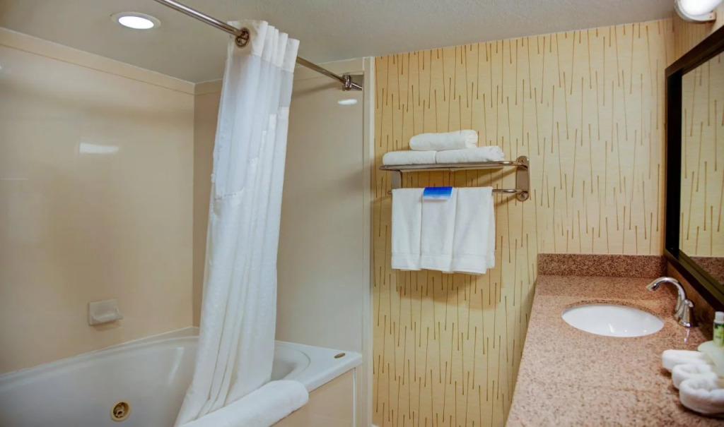 Country Inn & Suites by Radisson, Tyler University Area