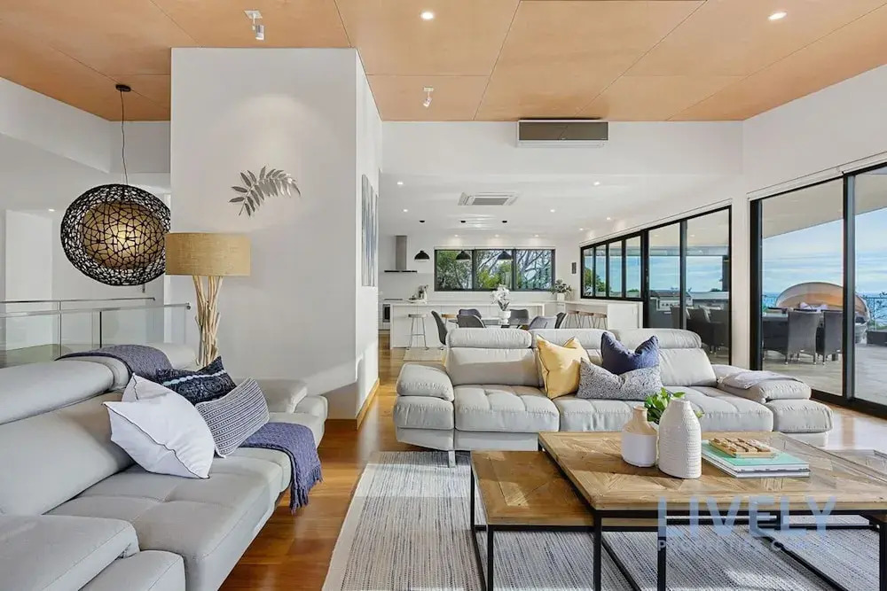 The Ocean s Edge Luxury Entertainer With Views