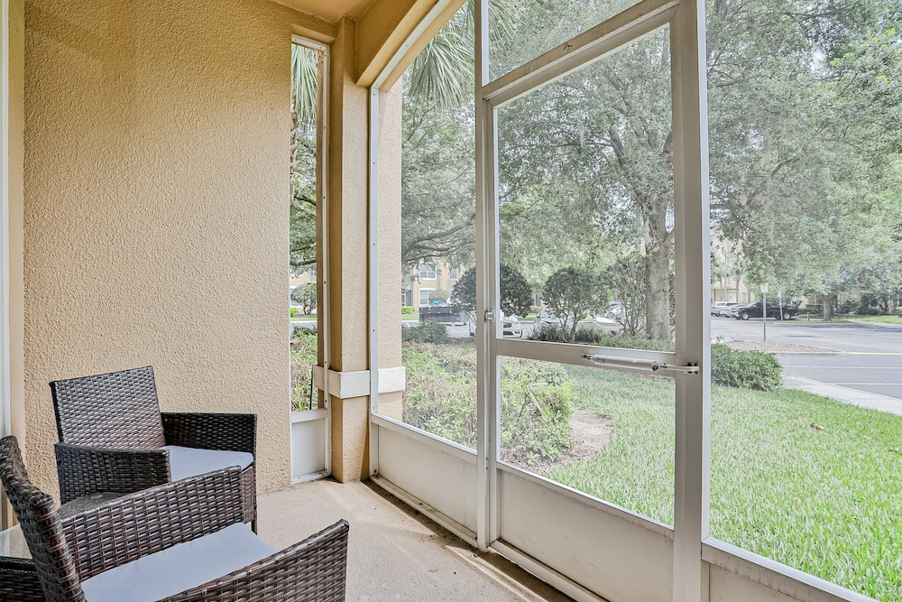 Friendly Condo With Pool and hot tub Access, Wifi, Central AC, and Private W/D