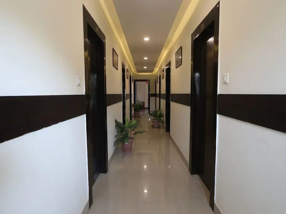Hotel Queen by OYO Rooms