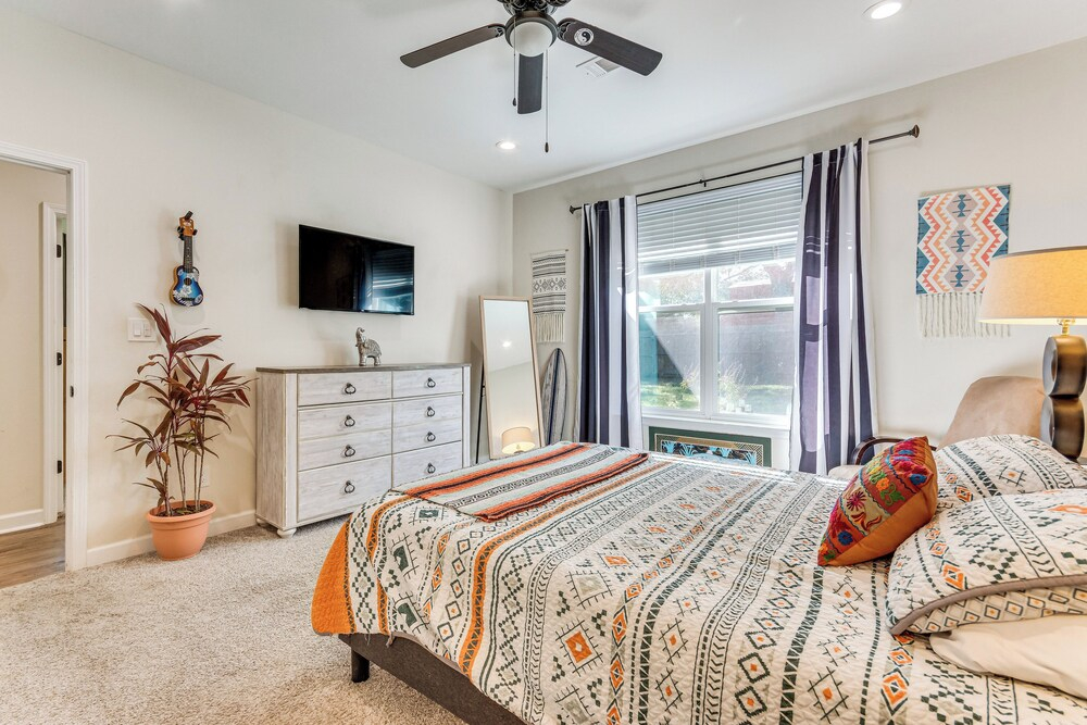 < 2 Mi to Dtwn! Quiet Family Home in Pensacola