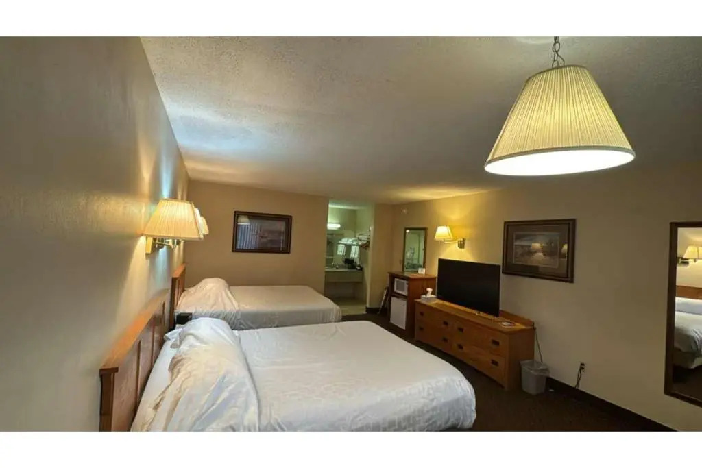 Sundowner Inn Forsyth I 94
