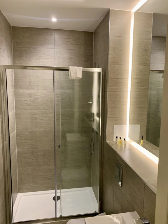 Luxury One Bed Apartment With Parking