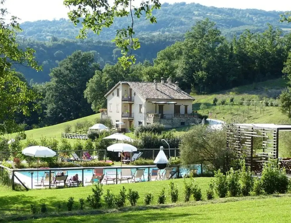 Private Garden House in Redortiers