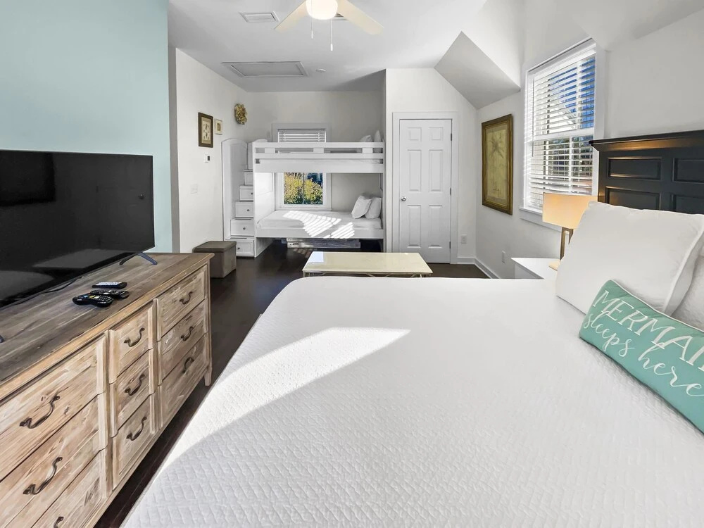 Sand Piper 1 Bedroom Home by RedAwning