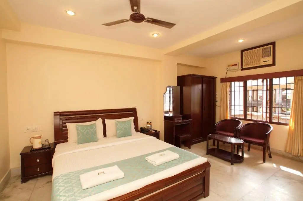 Lloyds Serviced Apartments, Near Music Academy
