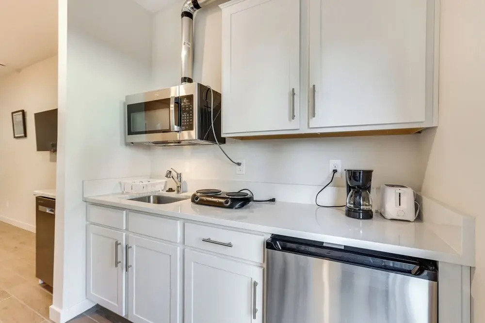 Community Pool & Hiking Trails: Red Fox Retreat 2