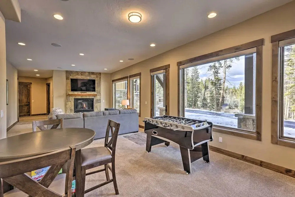 3 Fireplaces & Mtn View: Luxe Home in Breckenridge
